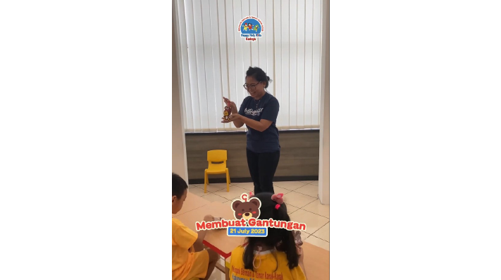 Kegiatan Khusus: Membuat Gantungan Beruang